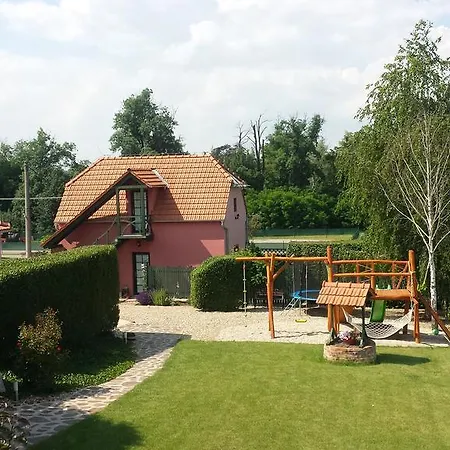 Penzion Na Lednicke Hlohovec Exterior photo