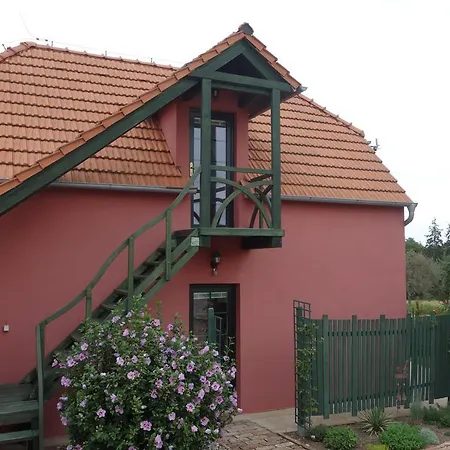 Penzion Na Lednicke Hlohovec Exterior photo